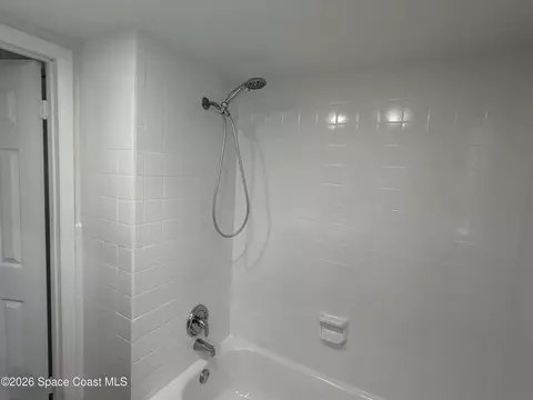 Bath - 705 Renner Ave, Melbourne, FL 32935 photo 3 of 3