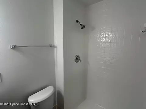 Bath - 705 Renner Ave, Melbourne, FL 32935 photo 1 of 3