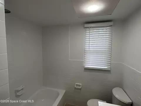 Bath - 705 Renner Ave, Melbourne, FL 32935 photo 2 of 3