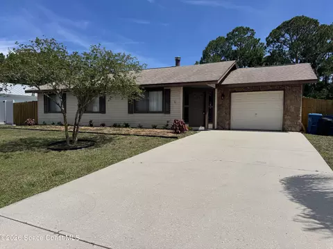 746 Universe St NW, Palm Bay, FL 32907