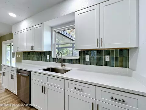 Kitchen - 4590 Ponds Dr, Cocoa, FL 32927 photo 2 of 6