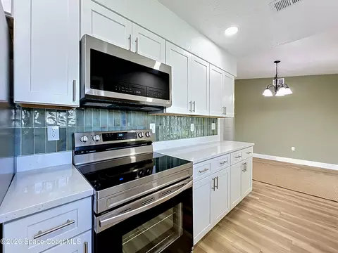 Kitchen - 4590 Ponds Dr, Cocoa, FL 32927 photo 5 of 6