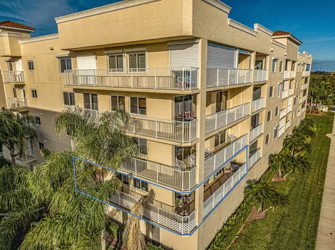 551 Casa Bella Dr #206, Cape Canaveral, FL 32920