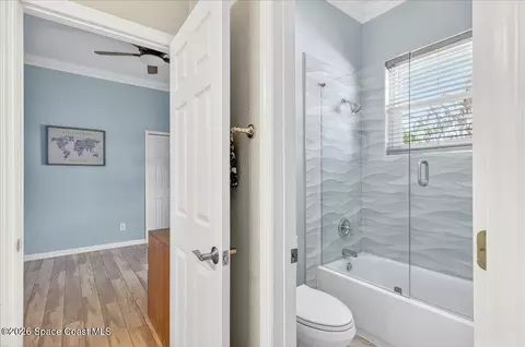 Bath - 4059 Chastain Dr, Melbourne, FL 32940 photo 4 of 7