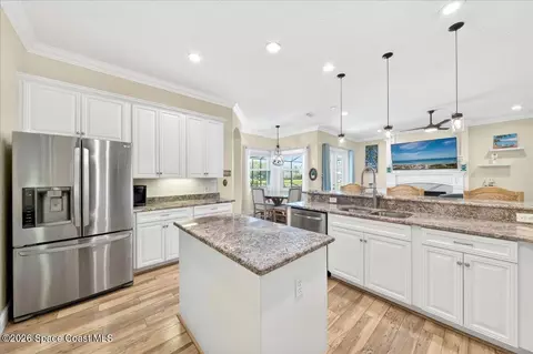 Kitchen - 4059 Chastain Dr, Melbourne, FL 32940 photo 5 of 7