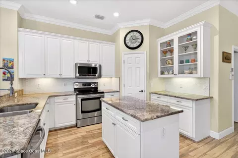 Kitchen - 4059 Chastain Dr, Melbourne, FL 32940 photo 3 of 7
