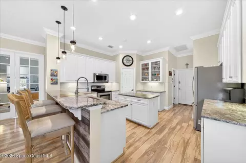 Kitchen - 4059 Chastain Dr, Melbourne, FL 32940 photo 2 of 7