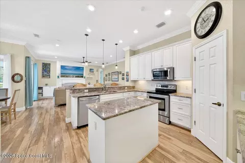 Kitchen - 4059 Chastain Dr, Melbourne, FL 32940 photo 1 of 7