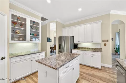 Kitchen - 4059 Chastain Dr, Melbourne, FL 32940 photo 6 of 7