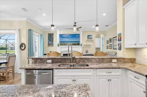 Kitchen - 4059 Chastain Dr, Melbourne, FL 32940 photo 4 of 7