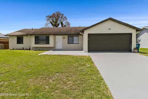 940 Forest St NE, Palm Bay, FL 32907