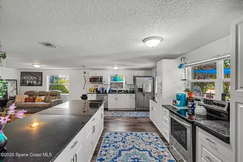 Kitchen - 427 Lynn Ave, Melbourne, FL 32935 photo 1 of 2
