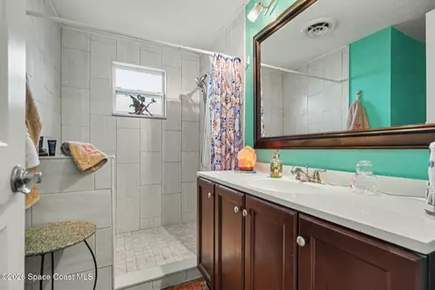 Bath - 427 Lynn Ave, Melbourne, FL 32935 photo 1 of 2