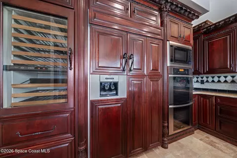 Kitchen - 6760 Still Point Dr, Melbourne, FL 32940 photo 4 of 7