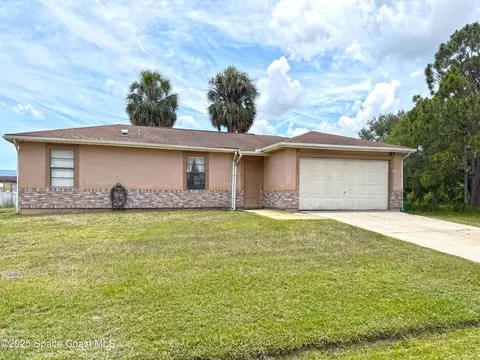 1470 SE Toy St SE, Palm Bay, FL 32909