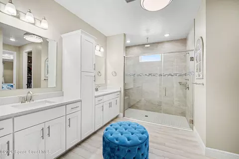 Bath - 3995 Domain Ct, Melbourne, FL 32934 photo 2 of 4