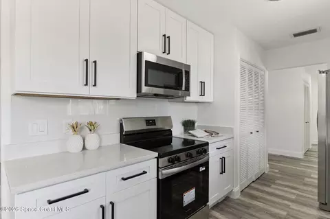 Kitchen - 13 Juniper Dr, Ormond Beach, FL 32176 photo 2 of 3
