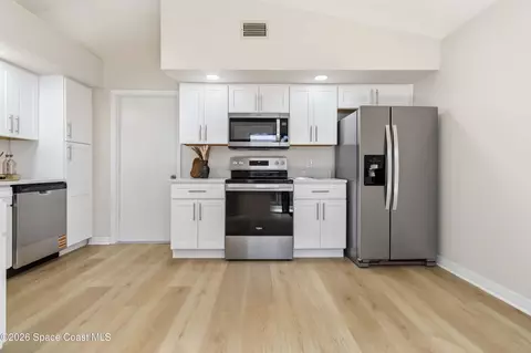 Kitchen - 598 Pine Forest Ct, Melbourne, FL 32940 photo 2 of 4