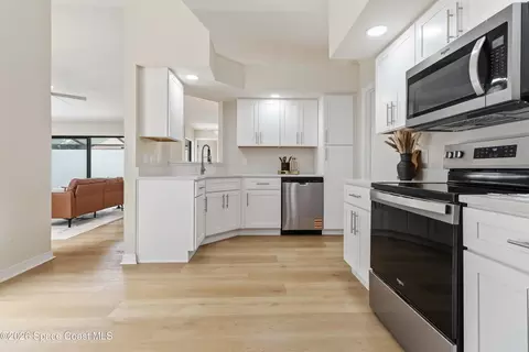 Kitchen - 598 Pine Forest Ct, Melbourne, FL 32940 photo 3 of 4