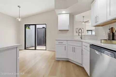 Kitchen - 598 Pine Forest Ct, Melbourne, FL 32940 photo 4 of 4
