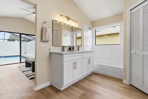 Bath - 598 Pine Forest Ct, Melbourne, FL 32940 photo 2 of 4