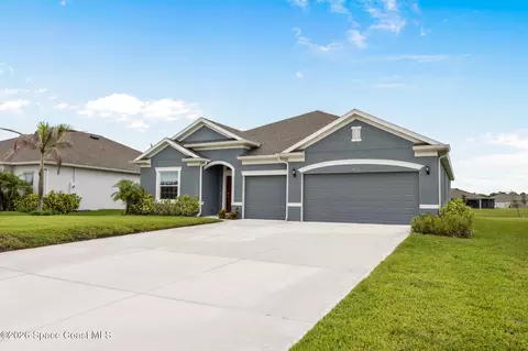 4398 Lago Vista Dr, Micco, FL 32976