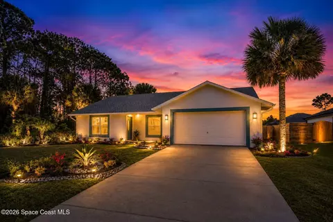 709 Haryestor Ave SW, Palm Bay, FL 32908