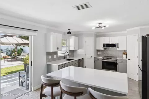 Kitchen - 4981 Spinet Dr, Melbourne, FL 32940 photo 2 of 4