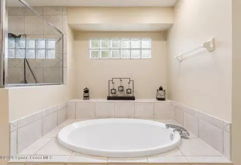 Bath - 1697 Atrium Dr, Melbourne, FL 32935 photo 4 of 5
