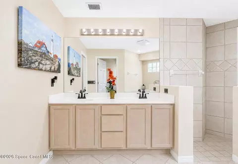 Bath - 1697 Atrium Dr, Melbourne, FL 32935 photo 3 of 5
