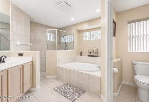 Bath - 1697 Atrium Dr, Melbourne, FL 32935 photo 2 of 5