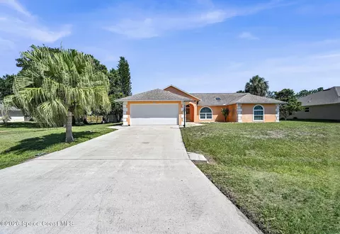 650 Helicon Ter, Sebastian, FL 32958