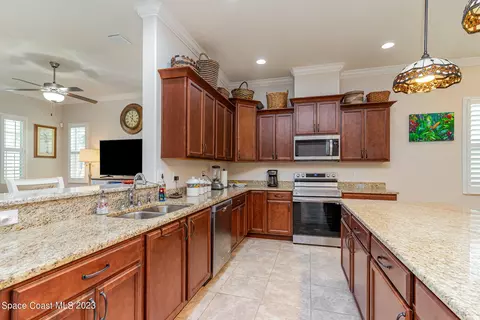 Kitchen - 543 Heming Way, Melbourne, FL 32901 photo 3 of 6