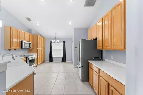 Kitchen - 3543 Siderwheel Dr, Rockledge, FL 32955 photo 6 of 6