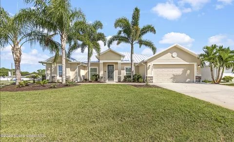 885 Starland St SE, Palm Bay, FL 32909