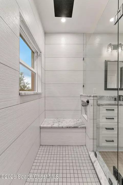 Bath - 869 Fiddleleaf Cir, Melbourne, FL 32904 photo 4 of 7