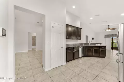 Entry Way - 869 Fiddleleaf Cir, Melbourne, FL 32904 photo 2 of 2