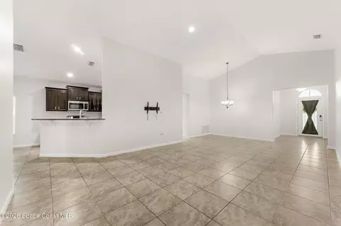 Living - 869 Fiddleleaf Cir, Melbourne, FL 32904 photo 5 of 8