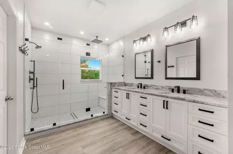Bath - 869 Fiddleleaf Cir, Melbourne, FL 32904 photo 2 of 7