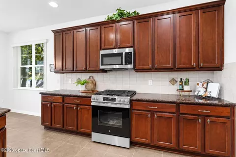 Kitchen - 6485 Trieda Dr, Melbourne, FL 32940 photo 4 of 6
