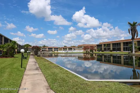 2135 N Courtenay Pkwy #211, Merritt Island, FL 32953