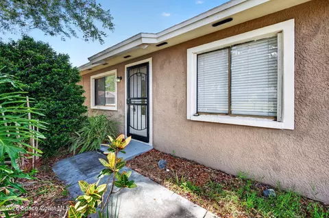 959 Sablon St SE, Palm Bay, FL 32909