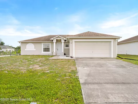 867 Fairhaven St NE, Palm Bay, FL 32907