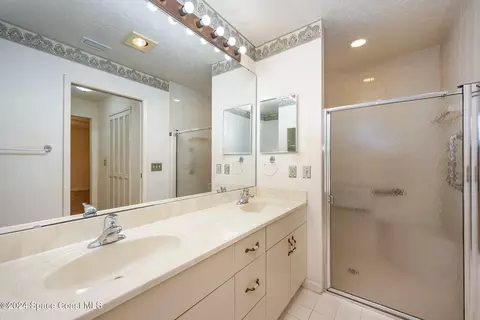 Bath - 1527 Frontier Dr, Melbourne, FL 32940 photo 2 of 2
