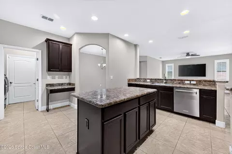 Kitchen - 3152 Constellation Dr, Melbourne, FL 32940 photo 8 of 9