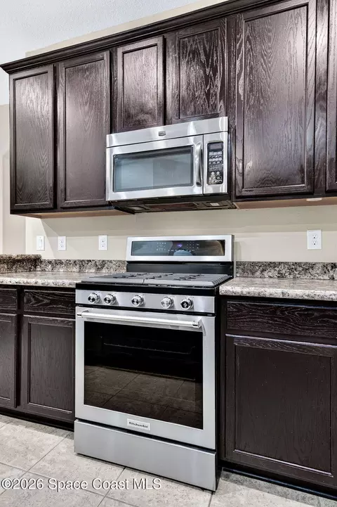 Kitchen - 3152 Constellation Dr, Melbourne, FL 32940 photo 4 of 9