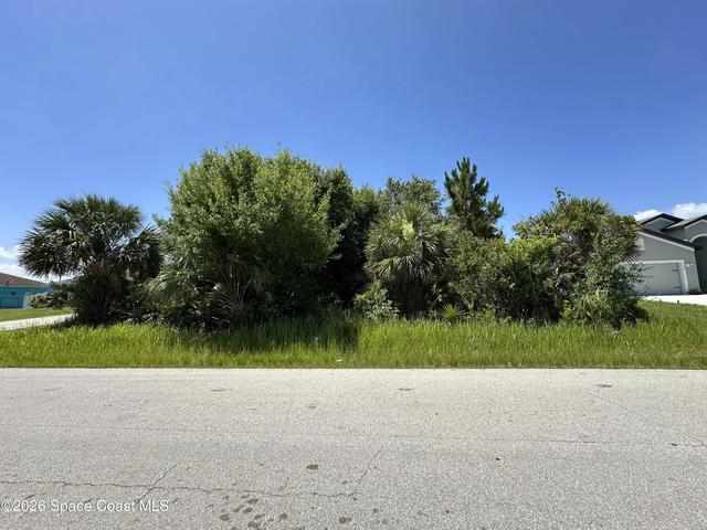 462 Hamy St SW, Palm Bay, FL 32908