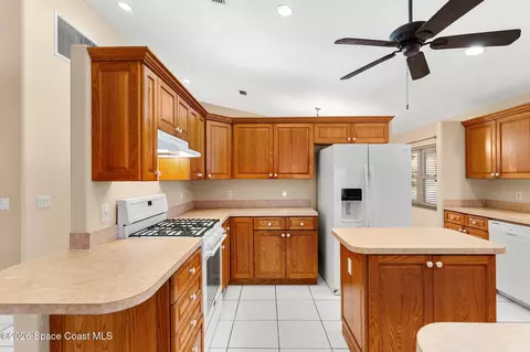 Kitchen - 1743 Arbor Dr, Melbourne, FL 32935 photo 2 of 5