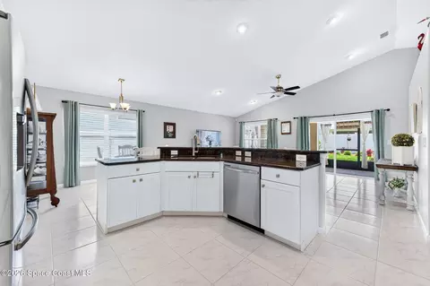 Kitchen - 3175 Constellation Dr, Melbourne, FL 32940 photo 4 of 6