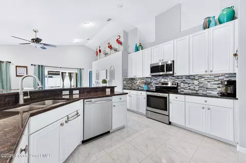 Kitchen - 3175 Constellation Dr, Melbourne, FL 32940 photo 5 of 6